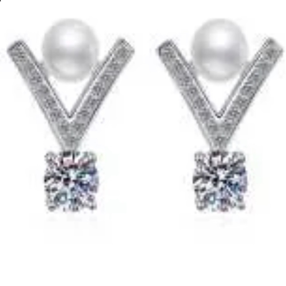 MOISSANITE 1.0CTW VVSD Pearl Gold plated Earrings with Certification. New